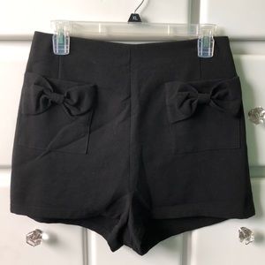 Black bow shorts